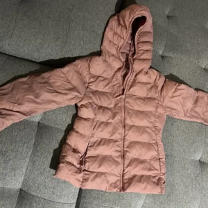 Uniqlo puffer pink jacket 7-8